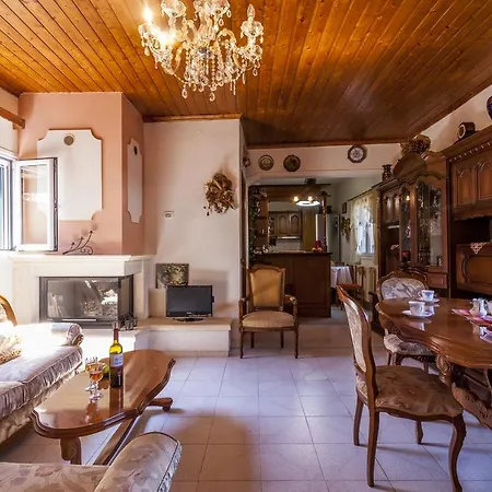 Garitsa De Lux Villa *